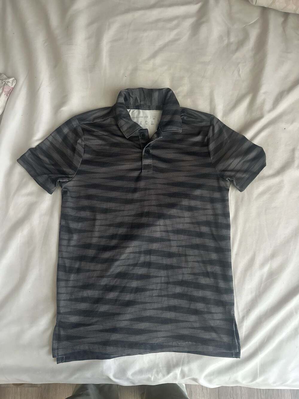 Abercrombie Kids Grey Geometric Stripe Performance Polo Shirt, Size 7/8